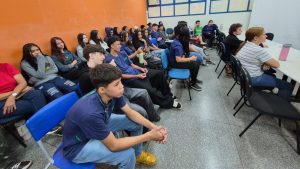 Roda de conversa exalta inclusão e amplia diálogo sobre autismo em escola da Rede Estadual