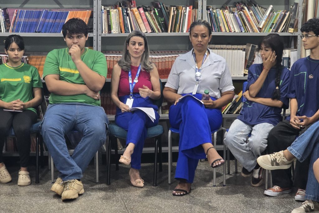 Roda de conversa mobiliza estudantes contra o bullying em Escola Estadual