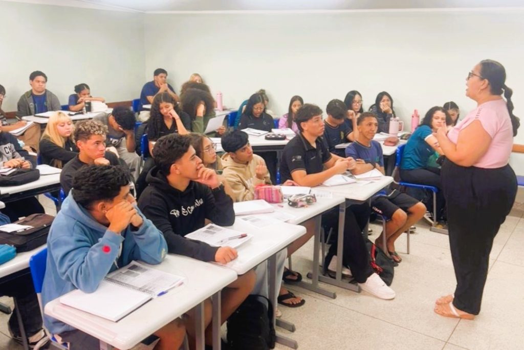 Escola Estadual de Corumbá lança aulões de redação para o ENEM 2026