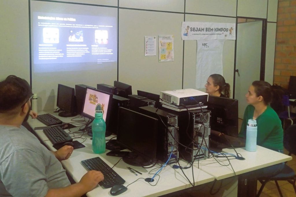 Escola Estadual forma professores em Inteligência Artificial e Metodologias Ativas