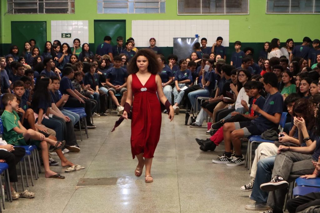 Escola celebra 41 anos com arte e cultura produzidas por estudantes com TEA 