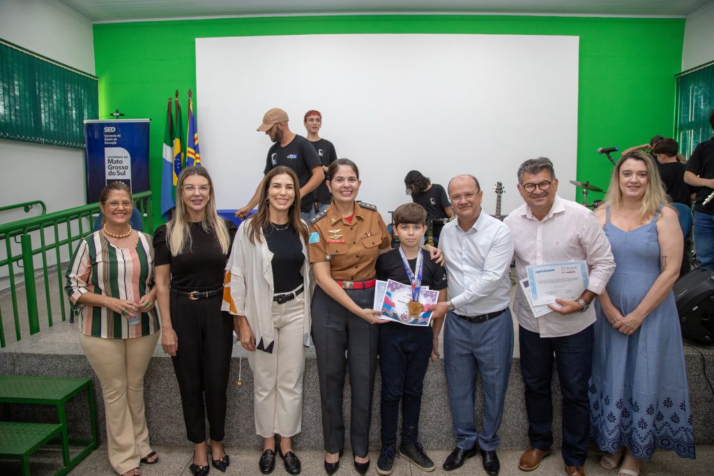 Estudantes da Educação Especial de MS são homenageados com medalhas na capital