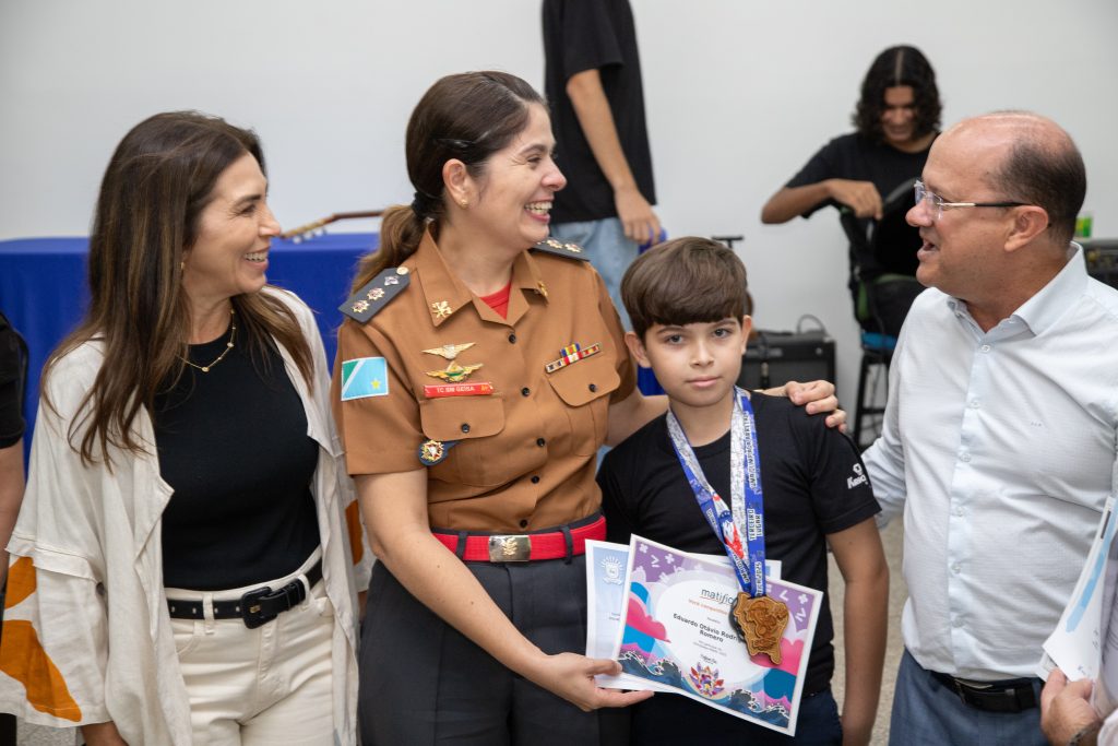 Estudantes da Educação Especial de MS são homenageados com medalhas na capital