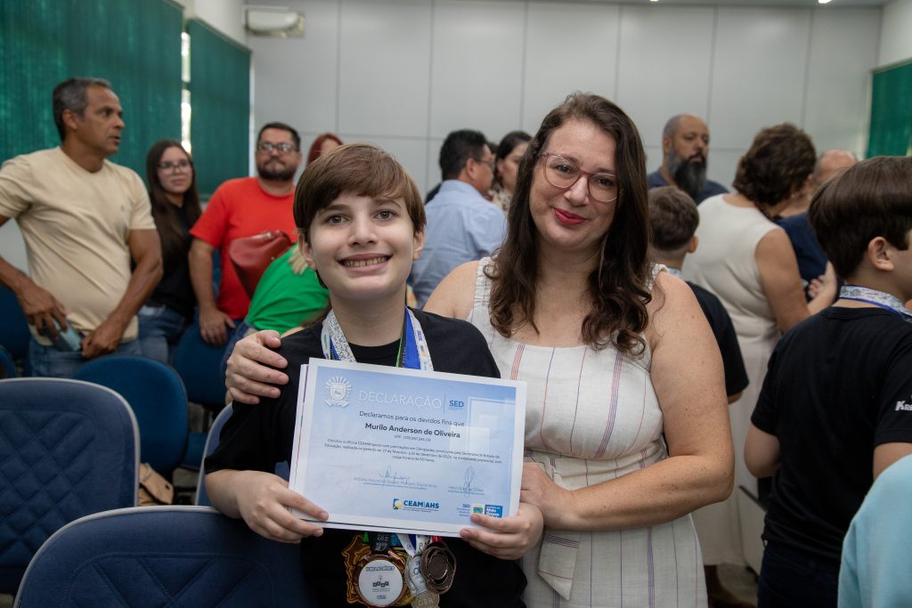 Estudantes da Educação Especial de MS são homenageados com medalhas na capital