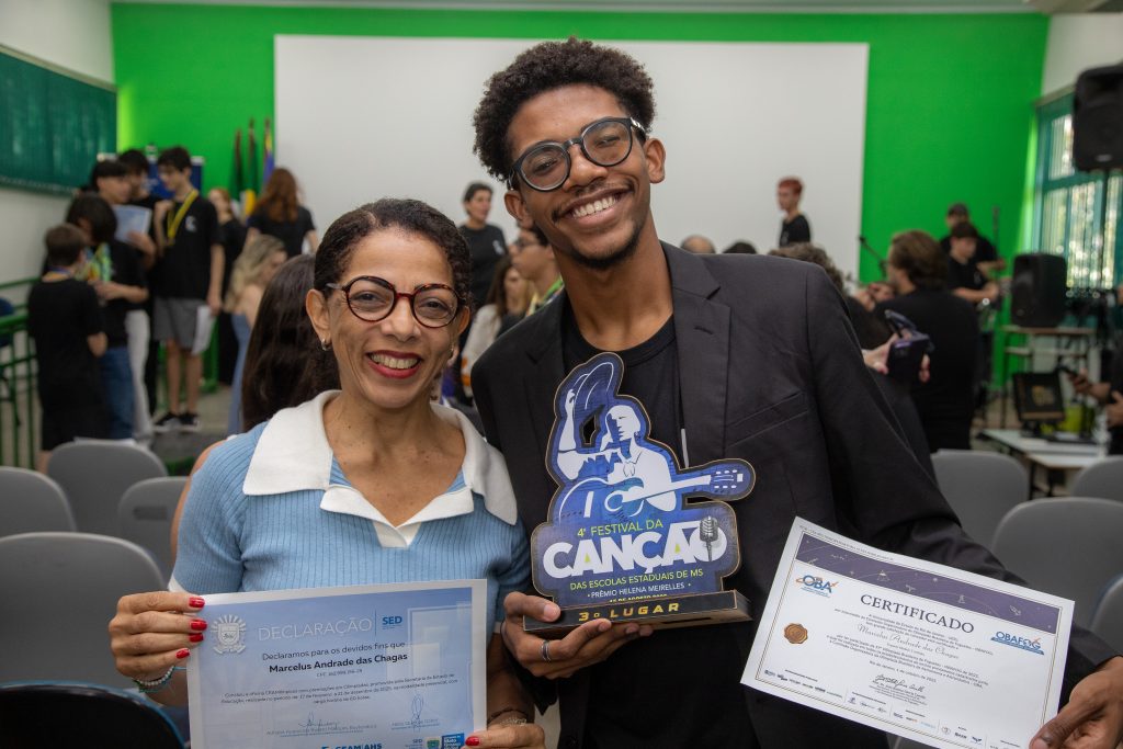 Estudantes da Educação Especial de MS são homenageados com medalhas na capital