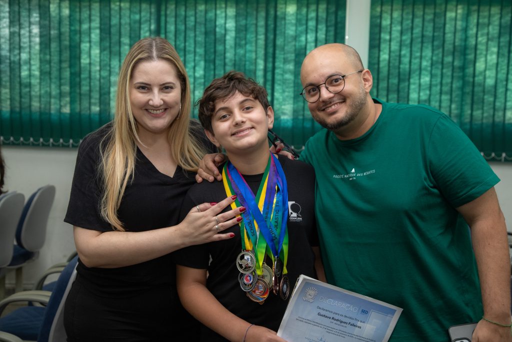 Estudantes da Educação Especial de MS são homenageados com medalhas na capital