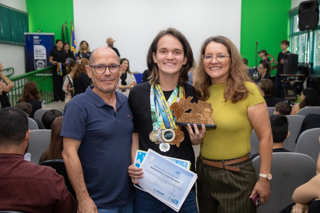 Estudantes da Educação Especial de MS são homenageados com medalhas na capital