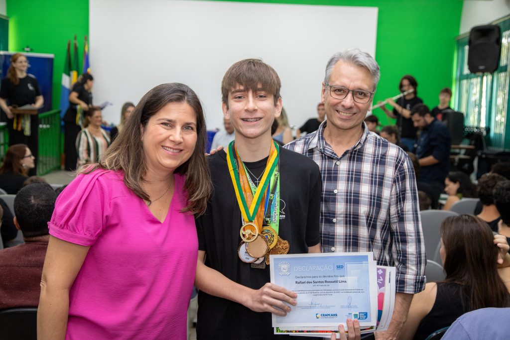Estudantes da Educação Especial de MS são homenageados com medalhas na capital