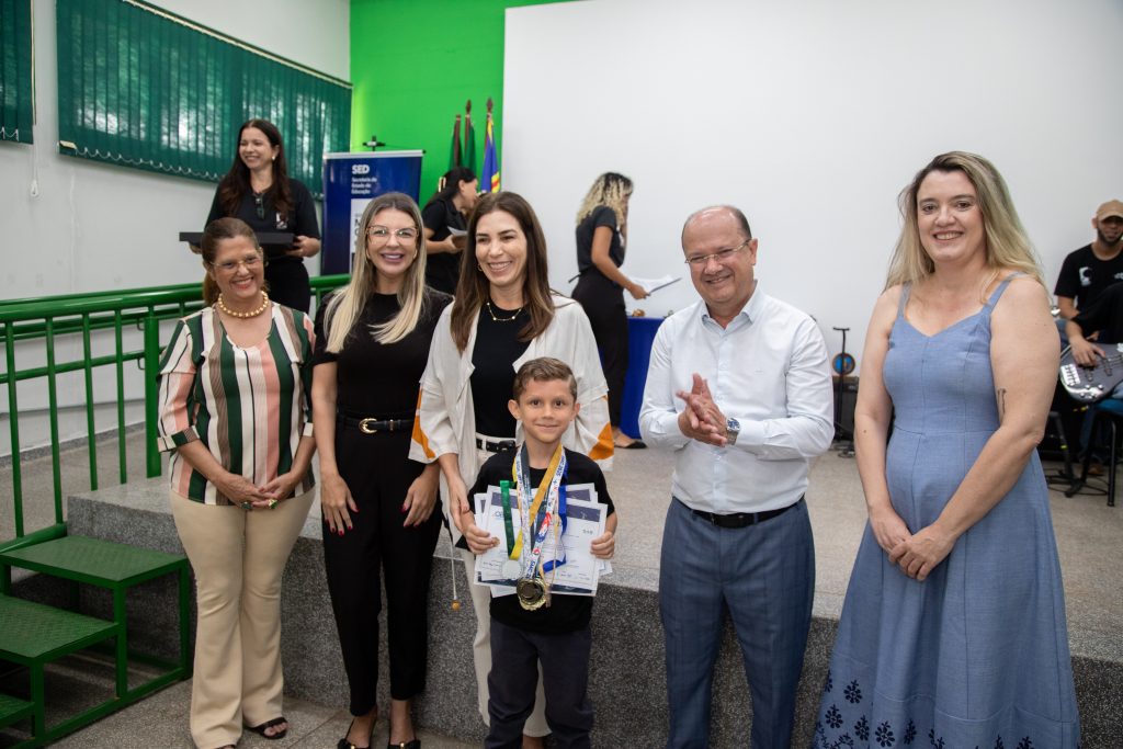 Estudantes da Educação Especial de MS são homenageados com medalhas na capital