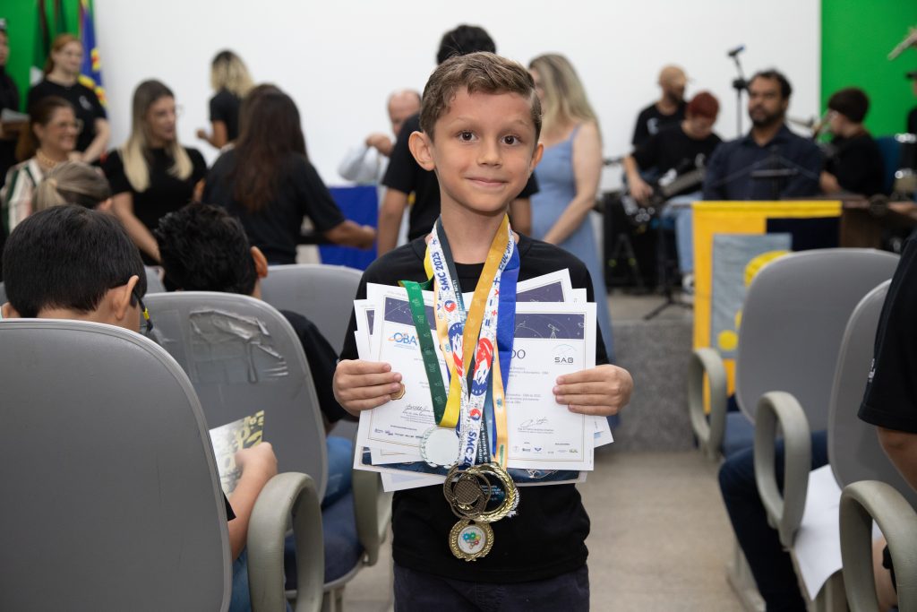 Estudantes da Educação Especial de MS são homenageados com medalhas na capital