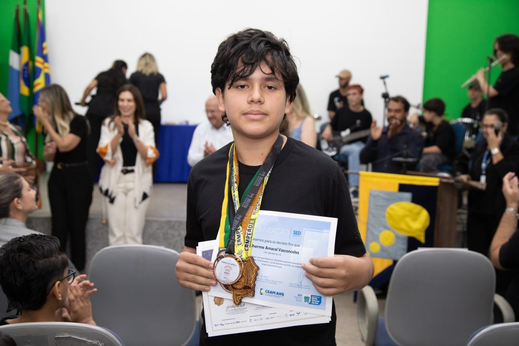 Estudantes da Educação Especial de MS são homenageados com medalhas na capital