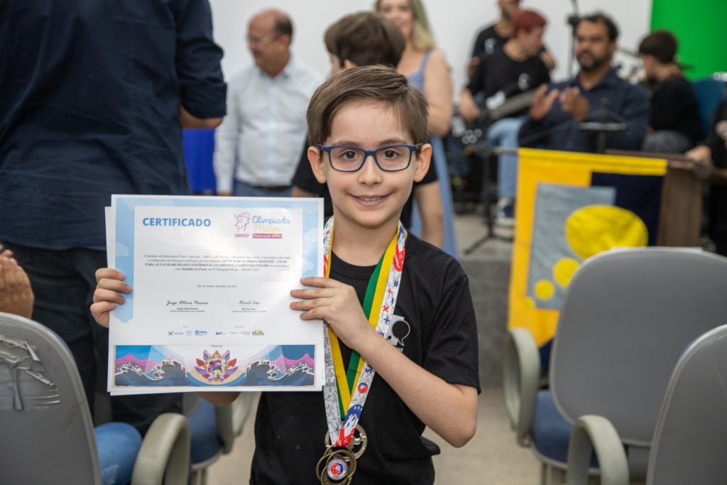 Estudantes da Educação Especial de MS são homenageados com medalhas na capital