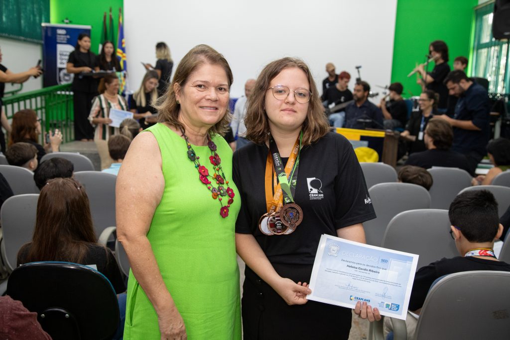Estudantes da Educação Especial de MS são homenageados com medalhas na capital