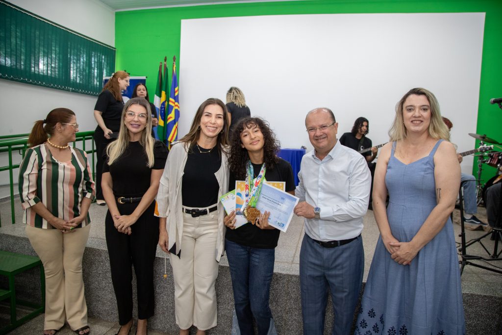 Estudantes da Educação Especial de MS são homenageados com medalhas na capital