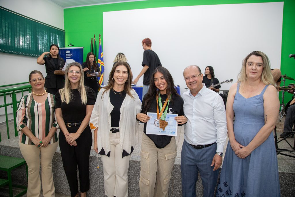 Estudantes da Educação Especial de MS são homenageados com medalhas na capital