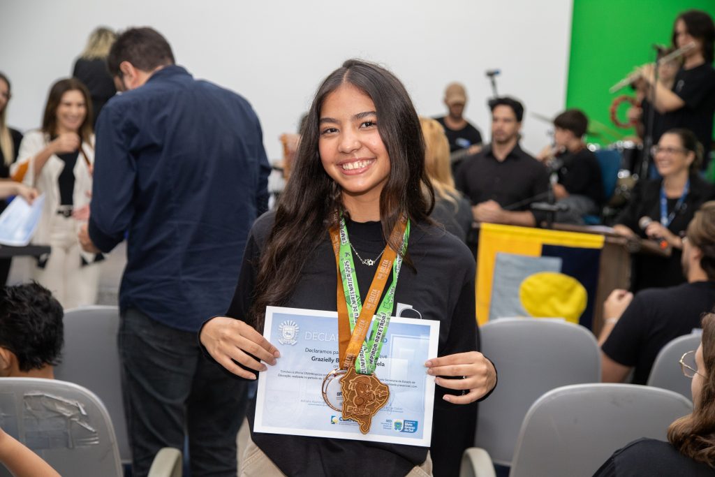 Estudantes da Educação Especial de MS são homenageados com medalhas na capital