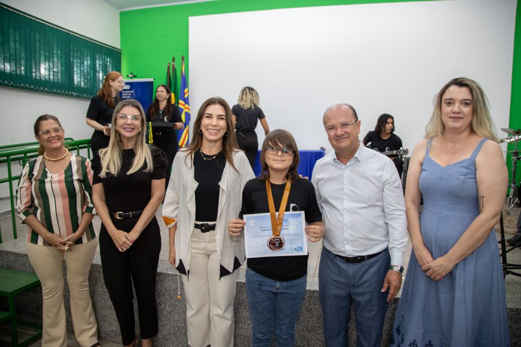 Estudantes da Educação Especial de MS são homenageados com medalhas na capital