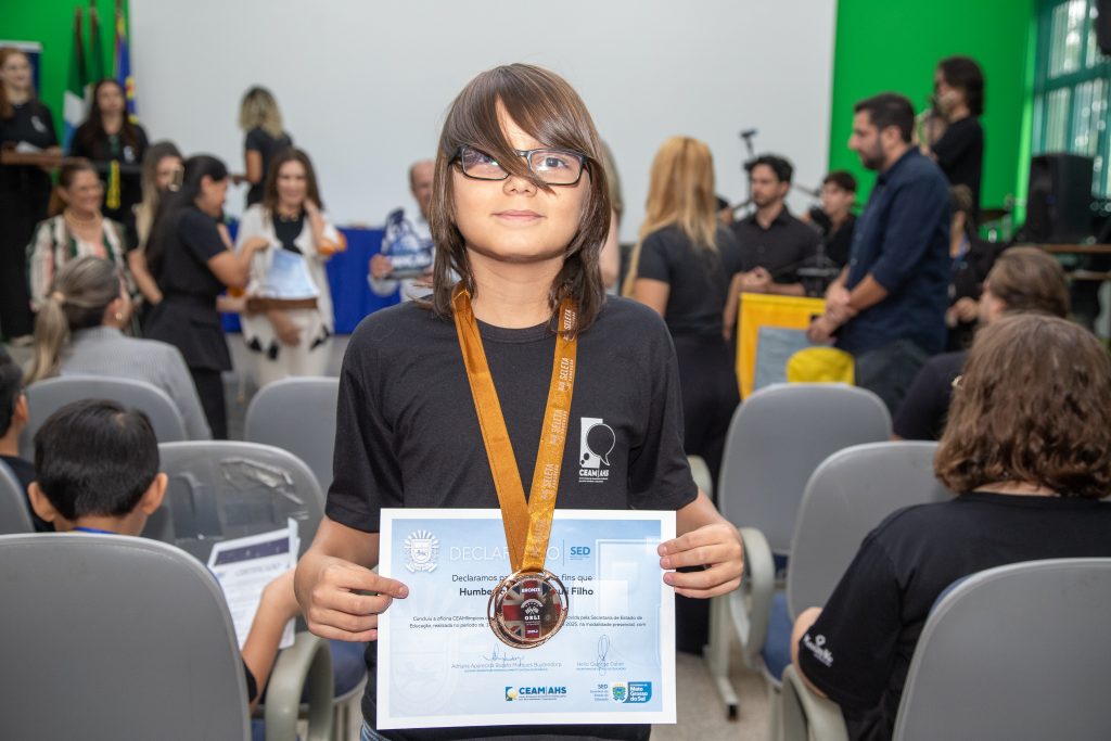 Estudantes da Educação Especial de MS são homenageados com medalhas na capital