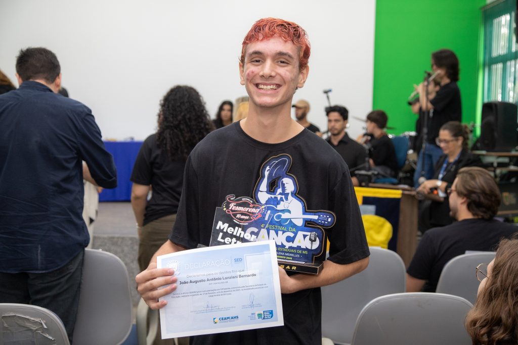 Estudantes da Educação Especial de MS são homenageados com medalhas na capital