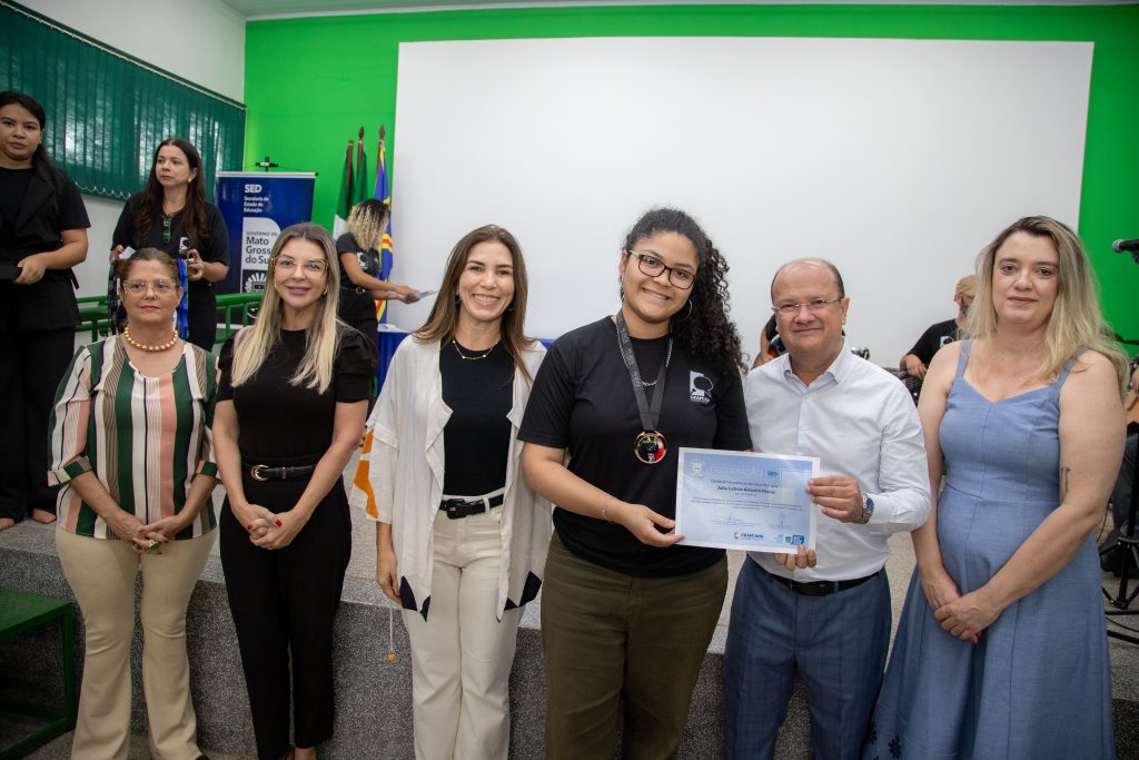 Estudantes da Educação Especial de MS são homenageados com medalhas na capital