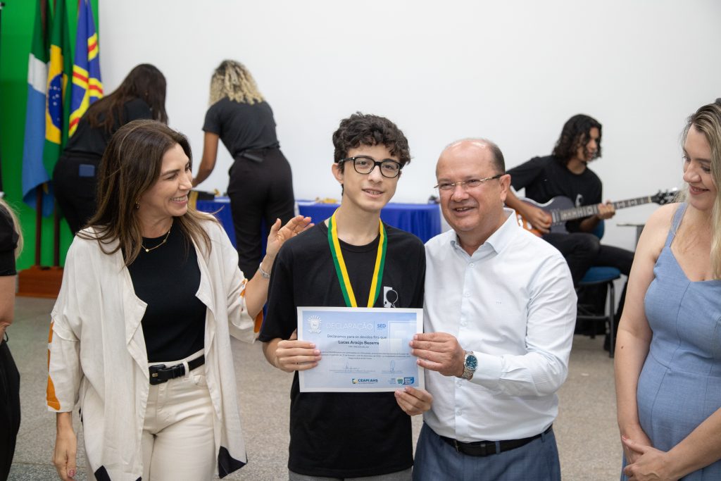 Estudantes da Educação Especial de MS são homenageados com medalhas na capital