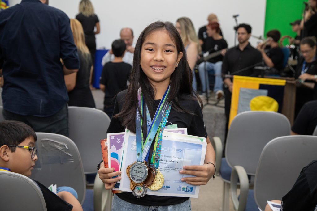 Estudantes da Educação Especial de MS são homenageados com medalhas na capital