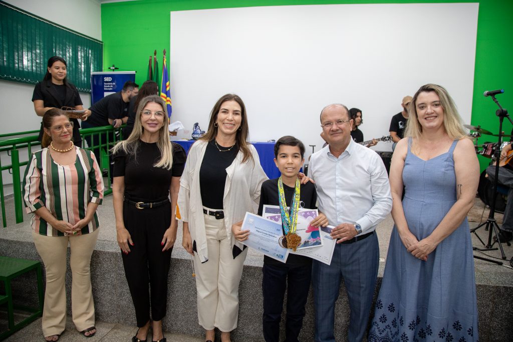 Estudantes da Educação Especial de MS são homenageados com medalhas na capital