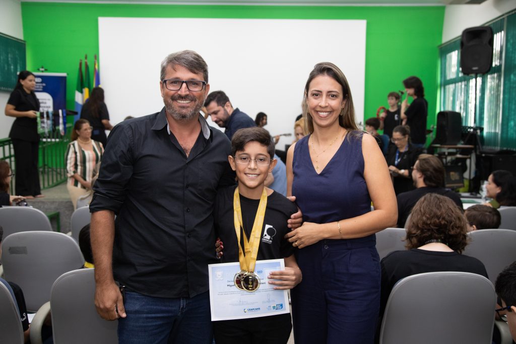 Estudantes da Educação Especial de MS são homenageados com medalhas na capital