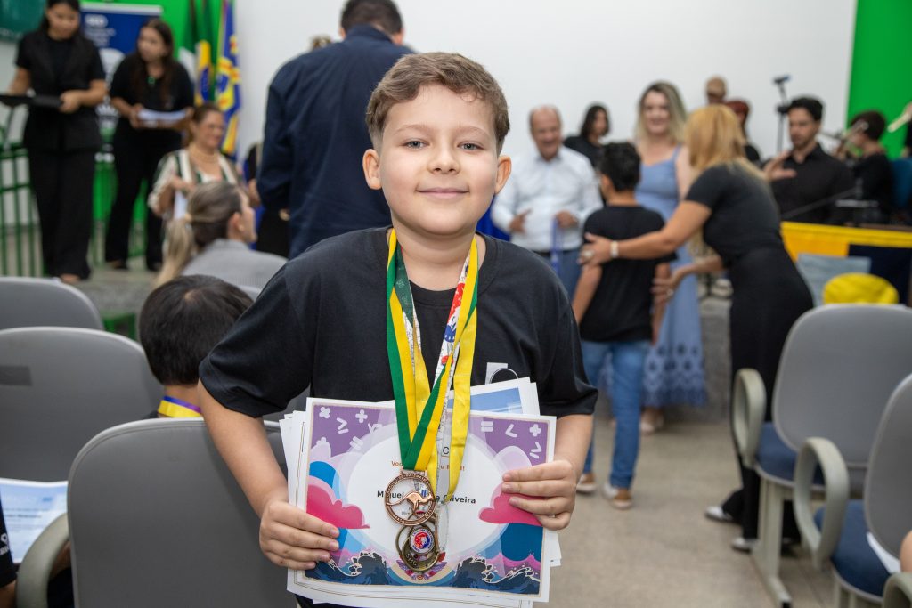 Estudantes da Educação Especial de MS são homenageados com medalhas na capital