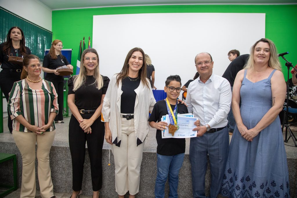 Estudantes da Educação Especial de MS são homenageados com medalhas na capital