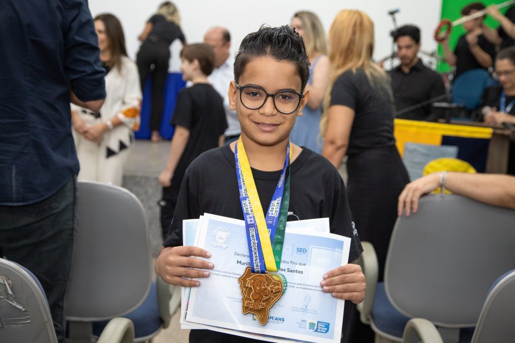 Estudantes da Educação Especial de MS são homenageados com medalhas na capital