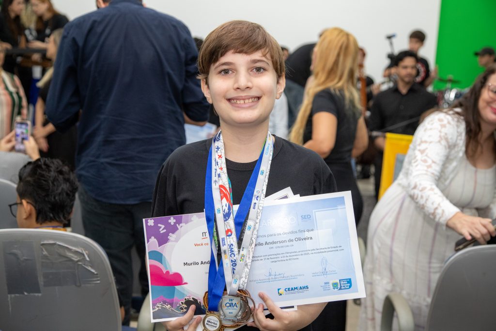 Estudantes da Educação Especial de MS são homenageados com medalhas na capital