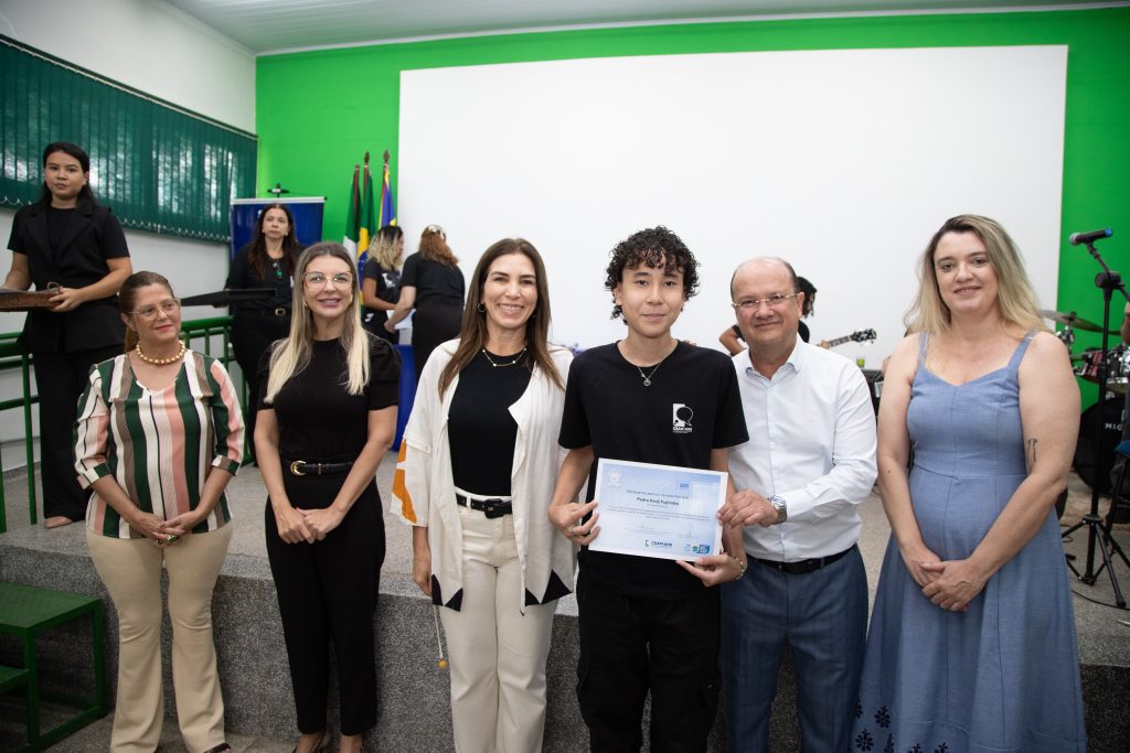 Estudantes da Educação Especial de MS são homenageados com medalhas na capital