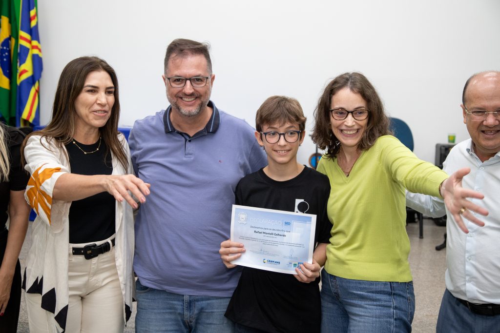 Estudantes da Educação Especial de MS são homenageados com medalhas na capital