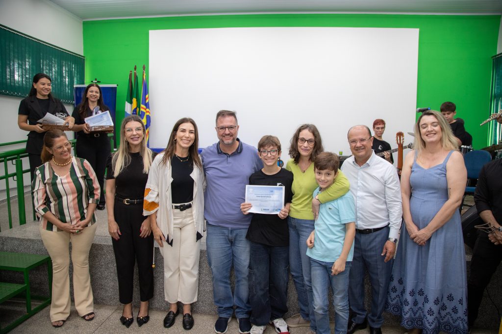 Estudantes da Educação Especial de MS são homenageados com medalhas na capital