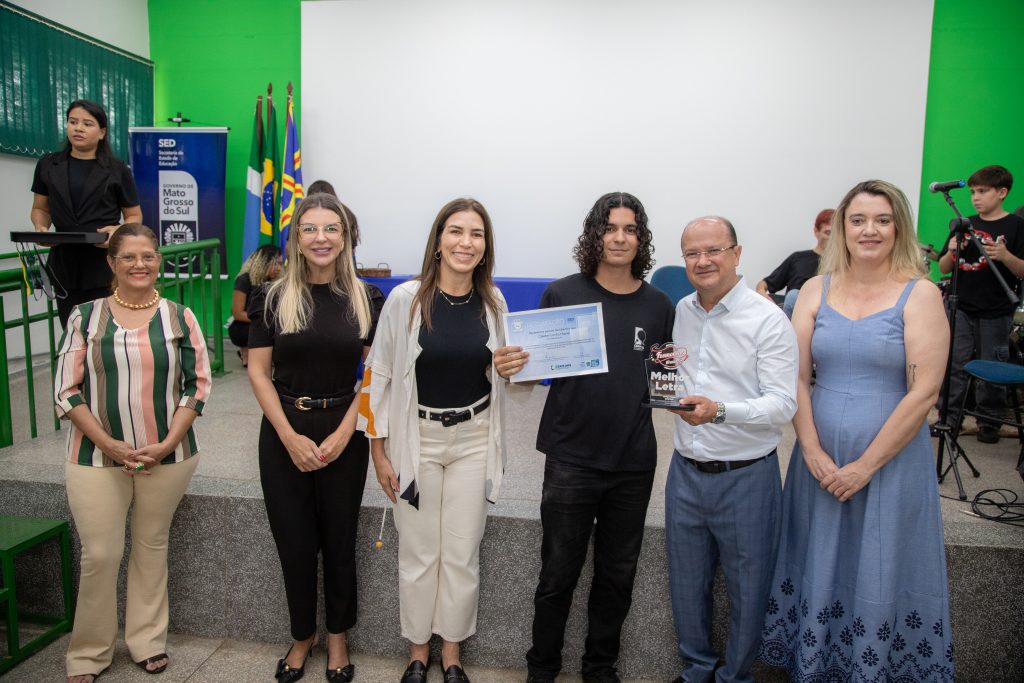 Estudantes da Educação Especial de MS são homenageados com medalhas na capital