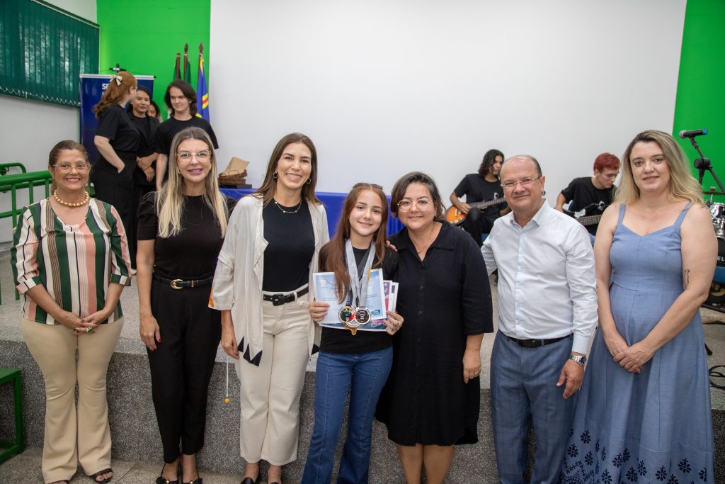 Estudantes da Educação Especial de MS são homenageados com medalhas na capital