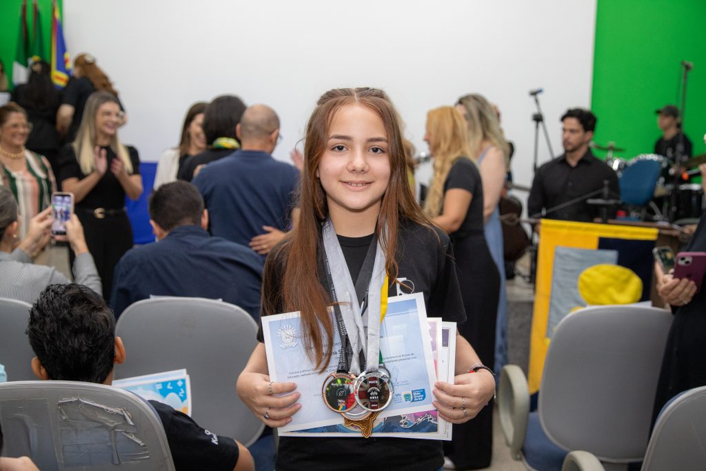Estudantes da Educação Especial de MS são homenageados com medalhas na capital