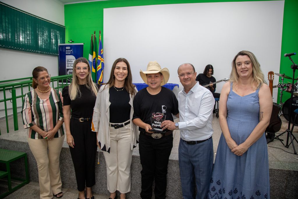 Estudantes da Educação Especial de MS são homenageados com medalhas na capital
