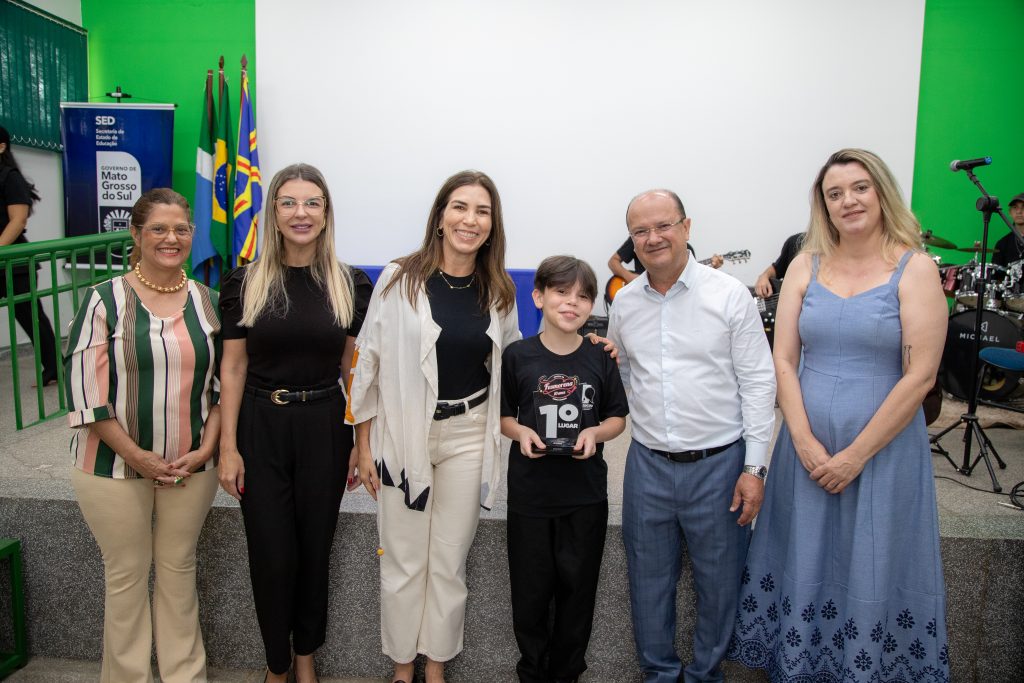 Estudantes da Educação Especial de MS são homenageados com medalhas na capital