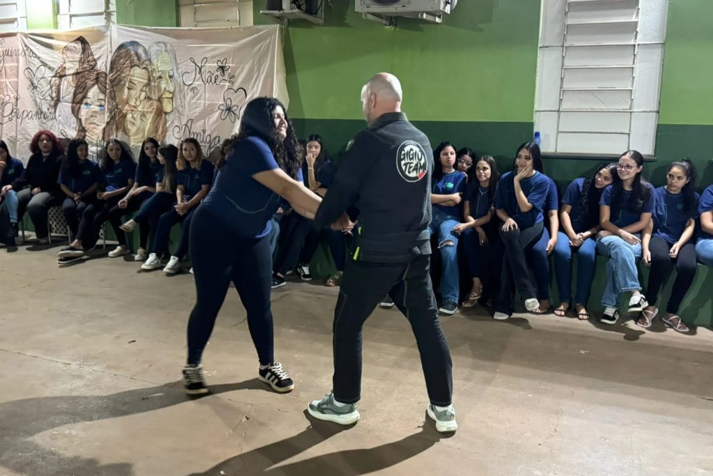 Semana da Mulher movimenta escola com debates sobre direitos, autoestima e segurança