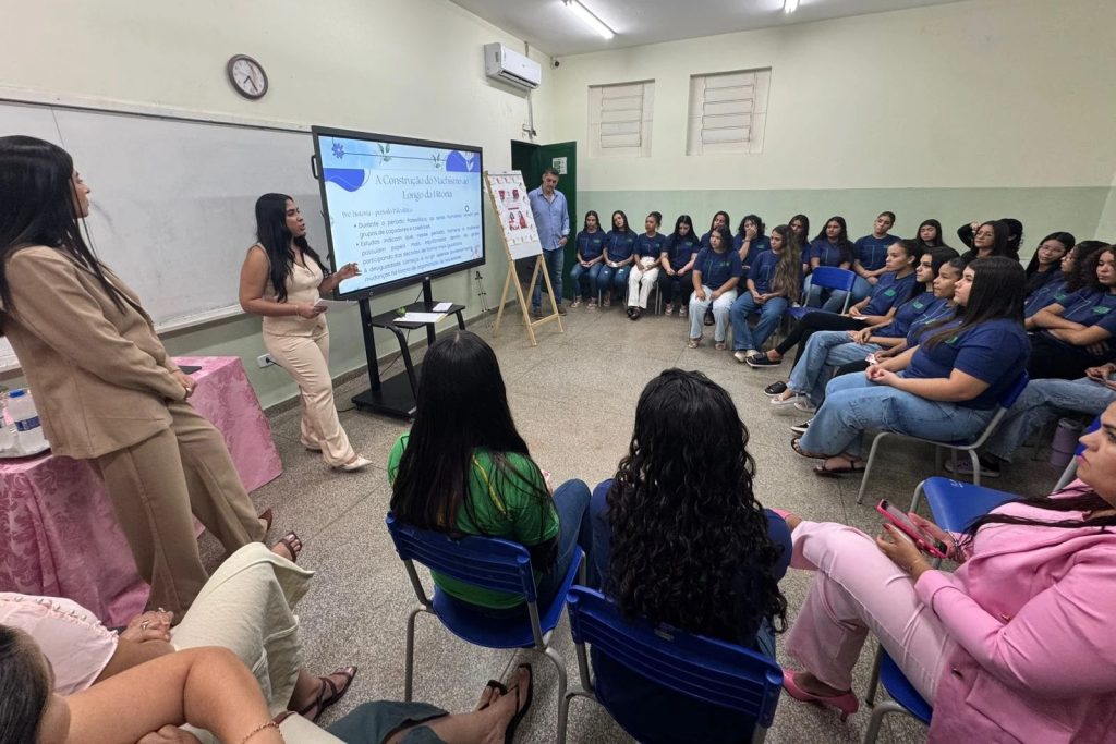 Semana da Mulher movimenta escola com debates sobre direitos, autoestima e segurança