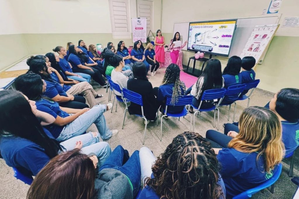 Semana da Mulher movimenta escola com debates sobre direitos, autoestima e segurança