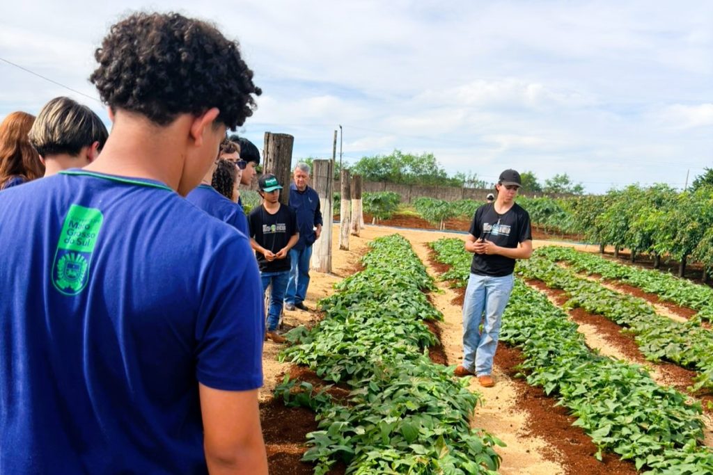 Ensino profissional em agronegócio revela estudantes na Expoagro Dourados