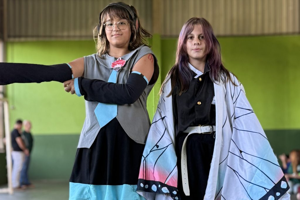 Escola celebra Dia do Livro com teatro, feira literária e fundação do Clube do Livro