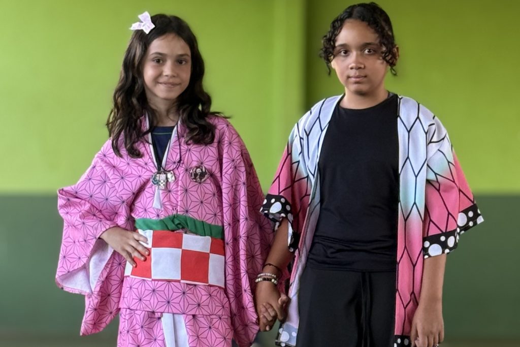 Escola celebra Dia do Livro com teatro, feira literária e fundação do Clube do Livro