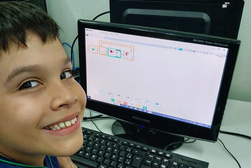 Escola pública abre oficina de automação e vai parar na Olimpíada Brasileira de Robótica