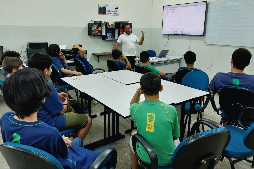 Escola pública abre oficina de automação e vai parar na Olimpíada Brasileira de Robótica