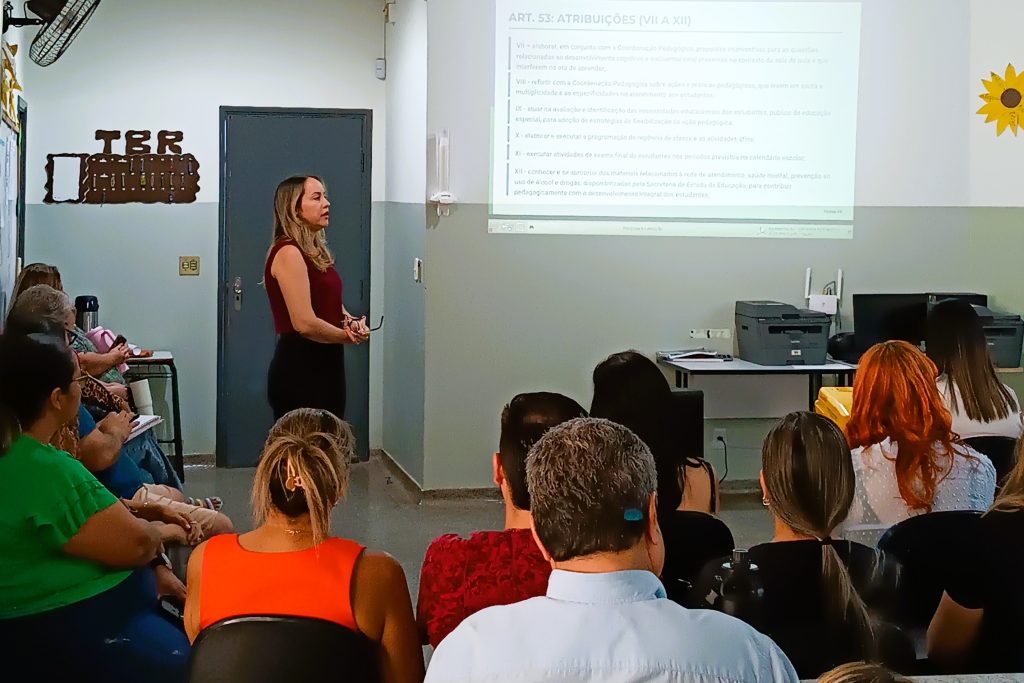 Escola reúne equipe de Educação Profissional para analisar resultados e planejar o futuro