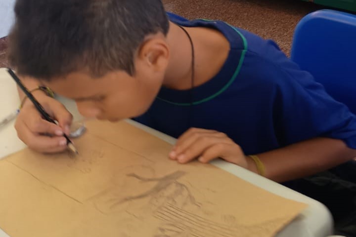 Professora une jogos digitais e poesias para tornar a matemática mais viva